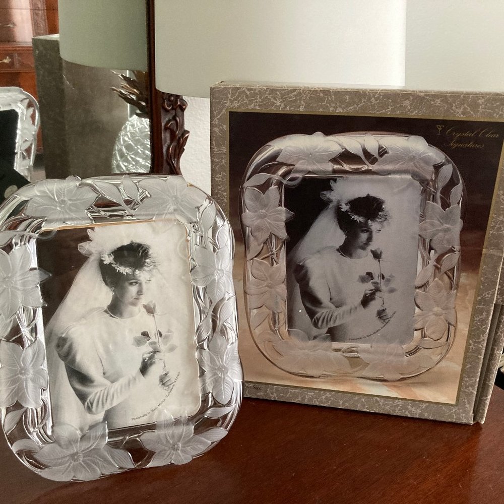 Vintage Crystal Clear Signatures Glass Frosted Floral Picture Frame